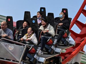 Wuhan Sambut Imlek di Jalanan