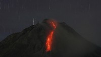 Luncuran lava dan abu awan panas ini terpantau menuju timur dan tenggara dari puncak Gunung Sinabung. Guguran itu tercatat dengan amplitudo 38 mm dengan durasi gempa selama 143 detik.
