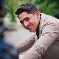 Dulu bukan siapa-siapa, kini Arya Saloka menjadi terkenal berkat penampilannya sebagai Aldebaran di sinetron Ikatan Cinta. (Foto: Instagram)