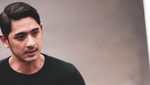 7 Gaya Kece Arya Saloka, Si Aldebaran yang Memikat Hati