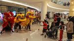 Rayakan Imlek, Barongsai Ini Beraksi di Pusat Perbelanjaan