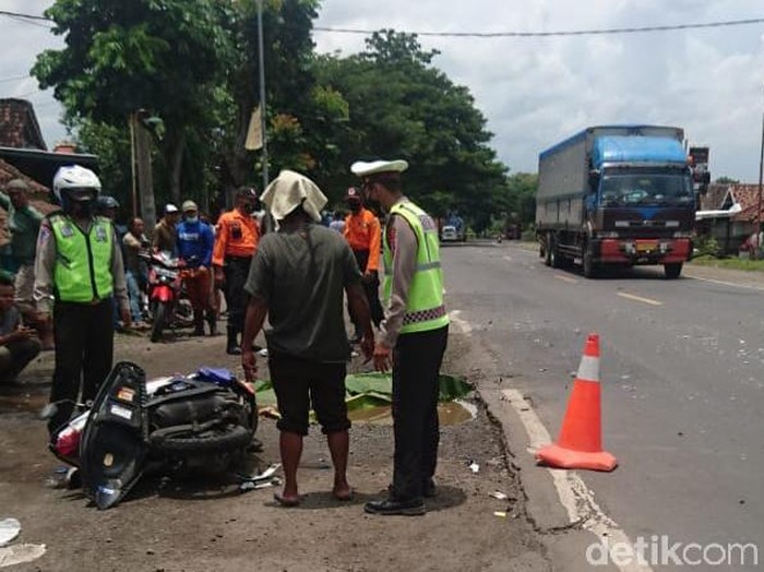 Bus Mira Tabrak Tabrak Pemotor Hingga Tewas Di Madiun