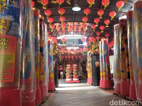Cegah Corona, Klenteng di Surabaya Terapkan Prokes Ketat Saat Imlek Perayaan Tahun Baru Imlek di Klenteng Hong San Ko Tee, Surabaya, digelar dengan terapkan protokol kesehatan. Hal itu dilakukan untuk cegah penyebaran Corona.