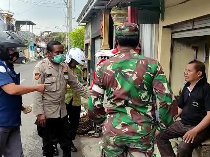 Cegah Kluster RT di pasuruan, Satgas Jemput OTG COVID-19 Isolasi Mandiri