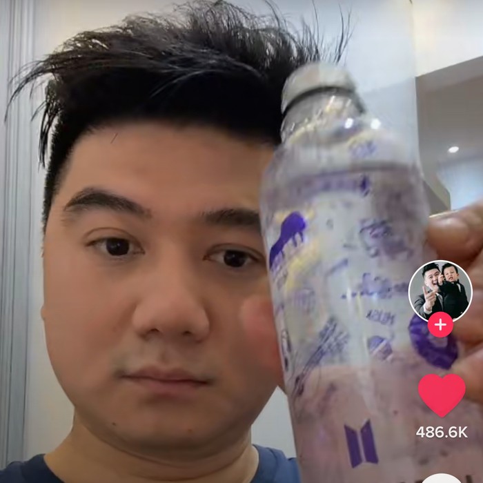 Chef Arnold Minum Air Suci BTS, Reaksinya Bikin Army Histeris Chef Arnold Minum Air Suci BTS, Reaksinya Bikin Army Histeris
