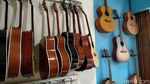 Cuan! Bos Toko Gitar Disabilitas Ini Beromzet Rp 300 Jutaan