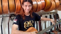 Perjuangan baru pun ditempuh Tonny dalam membesarkan usahanya hingga menjadi sekarang. Sejak 2015 dia bercerita dirinya secara bertahap naik level, mulai dari jadi reseller, naik menjadi agen, kemudian distributor, dan kini dia berani memproduksi produk gitarnya sendiri. Dia bercerita dirinya bekerja sama dengan beberapa industri rumahan di daerah dalam membuat gitar. Tonny yang mendesain gitar, bentuk hingga materialnya, industri rumahan yang menggarapnya.