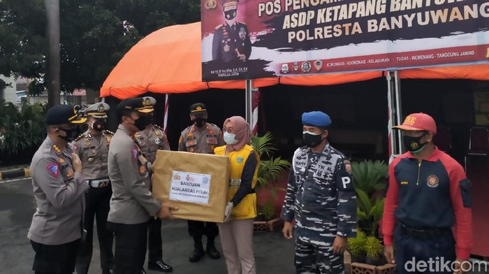 Dirregident Korlantas Polri, Brigjen Yusuf, memantau Pos Pengamanan Pelabuhan Penyeberangan ASDP Ketapang, Banyuwangi.