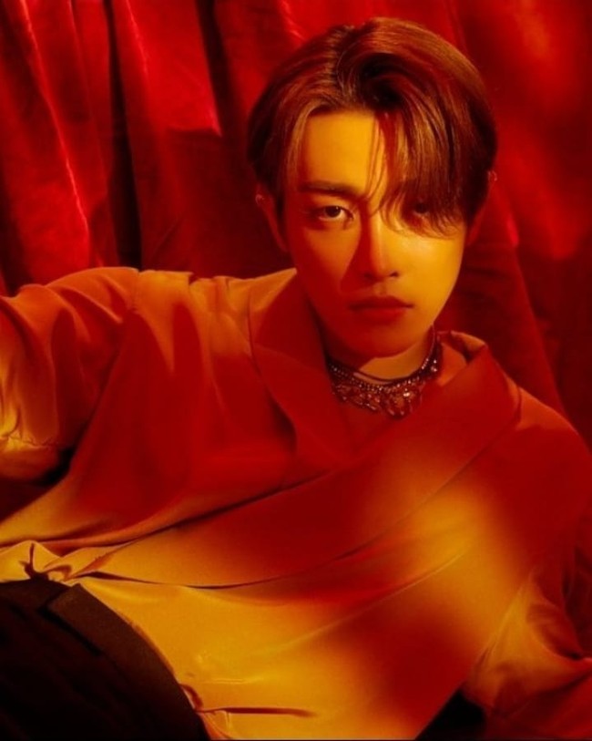 Kim Hong Joong dari grup ATEEZ dikenal punya fashion yang menarik. Tak heran jika ia juga dipilih sebagai salah satu pemilih wajah fashionable.  Foto: Instagram