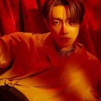 Kim Hong Joong dari grup ATEEZ dikenal punya fashion yang menarik. Tak heran jika ia juga dipilih sebagai salah satu pemilih wajah fashionable.  Foto: Instagram