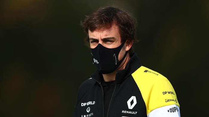 IMOLA, ITALY - OCTOBER 30: Fernando Alonso of Spain and Renault Sport F1 walks the track during previews ahead of the F1 Grand Prix of Emilia Romagna at Autodromo Enzo e Dino Ferrari on October 30, 2020 in Imola, Italy. (Photo by Joe Portlock/Getty Images)