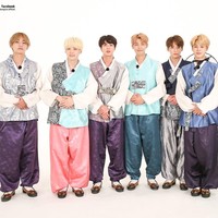 Pada 2015-2016, BTS ‘absen’ kenakan Hanbok karena berpartisipasi dalam acara Idol Star Athletic Championship. BTS kembali rayakan Imlek dengan Hanbok pada 2017 dan mengadakan siaran langsung. Foto: Dok. BigHit Entertainment