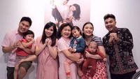 Keluarga Chelsea Olivia dan Glenn Alinskie juga merayakan Imlek dengan sederhana tahun ini. Foto: Dok. Instagram Glenn Alinskie