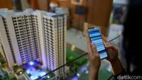 Maka tak heran, perusahaan plat merah PT Bank Tabungan Negara (Persero) Tbk (BBTN) mengembangkan layanan digital sebagai bentuk adaptasi di masa pandemi COVID-19, ketika terbatasnya mobilitas masyarakat. Perseroan juga menargetkan laba bersih Rp 2,5 triliun sampai Rp 2,8 triliun pada 2021, atau meningkat sekitar 50% dibandingkan setahun sebelumnya.