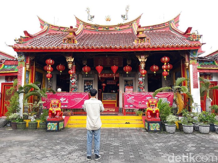 Imlek di Kelenteng Fuk Ling Miau