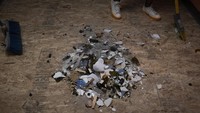 Di ruangan tersebut, penyewa tak perlu takut maupun khawatir untuk merusak barang-barang yang telah disediakan. Pasalnya, melalui kegiatan tersebut para penyewa diharapkan dapat melepaskan amarah maupun stres yang membebani pikiran mereka.