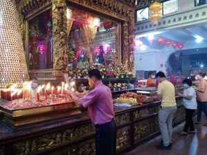 Rayakan Imlek, Jemaat Vihara Setia Budi Medan Doakan Pandemi Cepat Berakhir