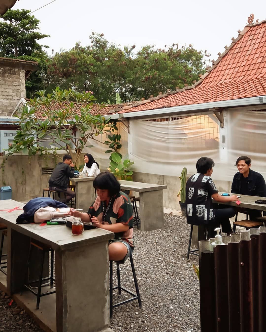 Kedai di Yogyakarta Ini Jual Puluhan Merek Teh Lokal Indonesia
