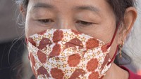 Masker sudah menjadi benda wajib yang harus dikenakan untuk mencegah penularan virus COVID-19.  