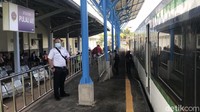 Stasiun ini termasuk stasiun tertua di Ranah Minang. Operator menggunakan kereta api Minangkabau Ekspres sebagai armada utamanya.