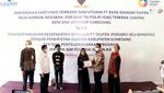 Korban Longsor di Desa Cihanjuang, Sumedang Terima Bantuan