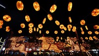 Ornamen Imlek menghiasi sudut kota merayakan Tahun Baru Imlek. Suhaimi Abdullah/Getty Images