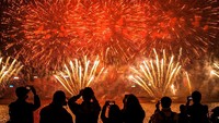 Di Hong Kong, Tahun Baru Imlek 2017 dimeriahkan dengan pesta kembang api. Lam Yik Fei/Getty Images  