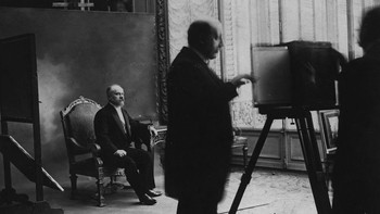 Tampak Raymond Nicholas Poincare memotret Presiden Prancis di tahun 1918. Getty Images/Hulton Archive  