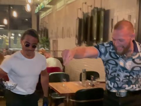 McGregor Cicipi Beefsteak Lapis Emas di Restoran Salt Bae