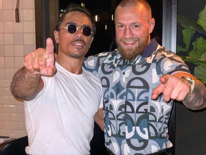 McGregor Cicipi Beefsteak Lapis Emas di Restoran Salt Bae McGregor Cicipi Beefsteak Lapis Emas di Restoran Salt Bae
