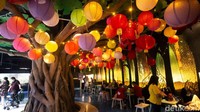 Nuansa Imlek juga dilengkapi dengan Lantern Festival area sekitar JAQS yang dihiasi dengan lampion beraneka ragam yang warna-warni dan meriah.