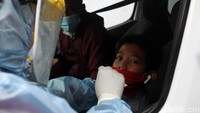 Rapid Test Antigen dilakukan di dalam mobil.