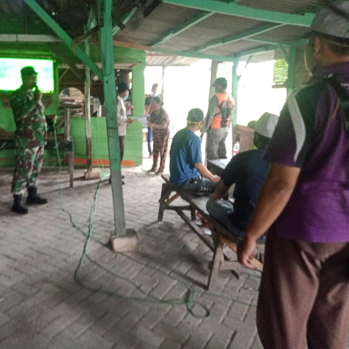 penutupan warung-warung di kawasan Jurang Kuping, Kelurahan Benowo