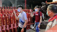 Mereka mendoakan agar pandemi COVID-19 bisa segera lenyap dari bumi pertiwi.