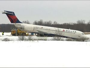 Pesawat Tergelincir Saat Hendak Lepas Landas di Pittsburgh