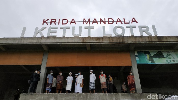Menteri Pariwisata dan Ekonomi Kreatif Sandiaga Uno di kampung bola di Desa Kutuh, Kecamatan Kuta Selatan, Kabupaten Badung