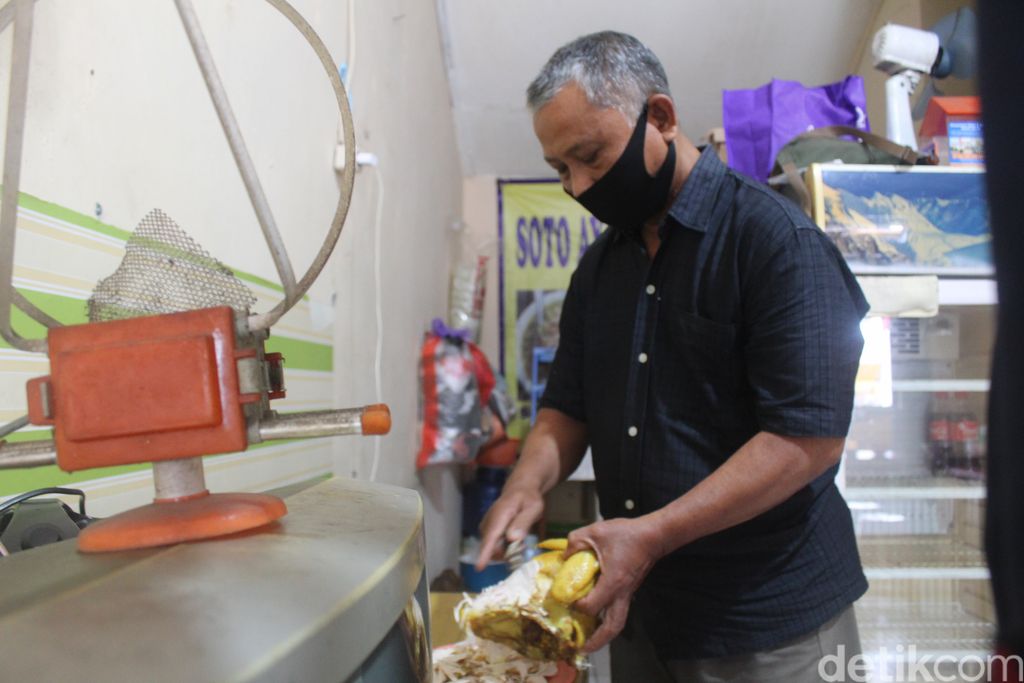 Kisah Djunaedi Dirikan Warung Soto Lamongan sejak 1987