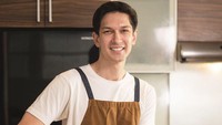 Dimas nggak cuma hobi makan lho, ia juga bisa masak. Beberapa kali ia membagikan resep masakan andalannya di Instagram. Foto: Instagram dimasbeck