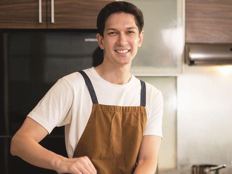 Tampannya Dimas Beck Saat Masak hingga Jajan Usai Gowes