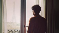 Belum lama ini Dimas Beck juga mengunggah foto dengan keterangan romantis. Ia menyertakan emoji bulan yang mengingatkan banyak netizen akan Luna Maya. Bunyi keterangan foto Dimas, “Suatu hari, akan ajak kamu keliling dunia. Kita berdua.” Foto: Instagram dimasbeck