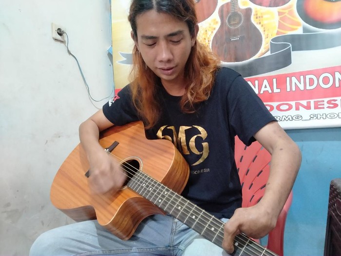 Tonny Mahardika pengusaha gitar