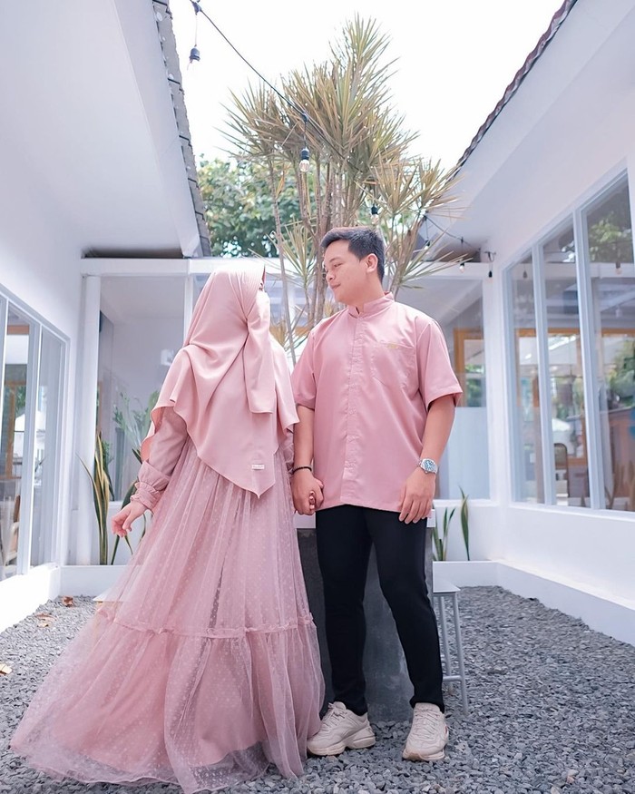 So Sweet! Momen Romantis Wardah Maulina dan Natta Reza saat Makan Berdua