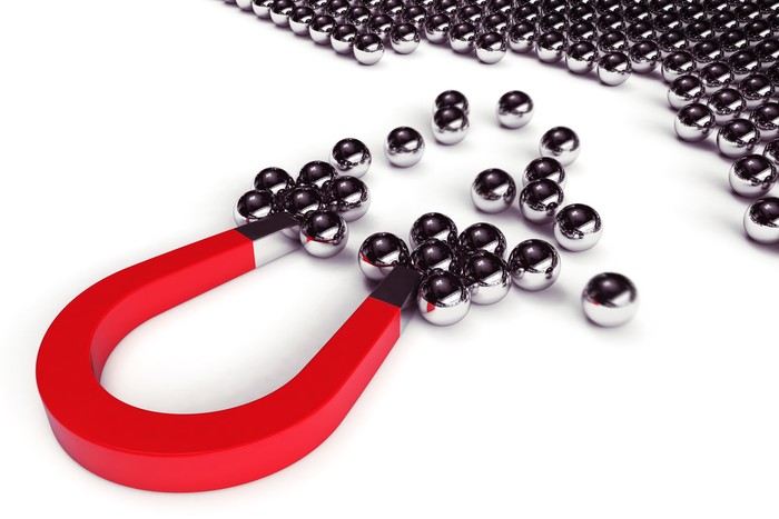 502094932 Magnet attracts steel balls from a pile