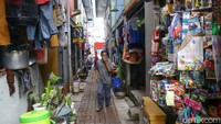 Selain direnovasi rumahnya, warga juga mendapat sertifikat Hak Guna Bangunan (HGB). Kampung deret di Jakarta ada di beberapa tempat seperti di Tanah Tinggi, Semper, dan Cipinang Besar Selatan (Cibesel). Kampung deret adalah konsep Jokowi untuk menertibkan kampung kumuh menjadi layak huni.
