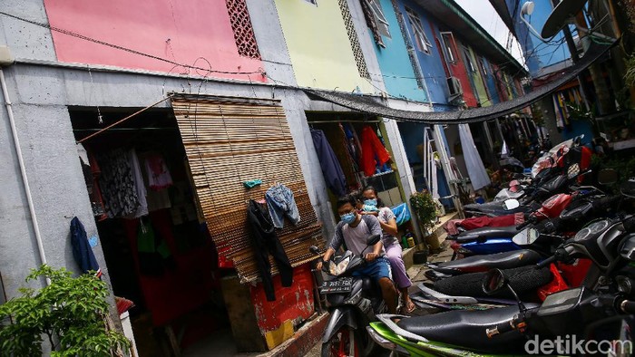Kampung Deret Petogogan, Kebayoran Baru, Jakarta Selatan, merupakan salah satu kampung ciptaan Jokowi saat menjabat sebagai Gubernur DKI Jakarta.