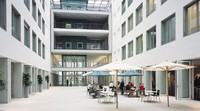 Dikutip dari K + P Planungsgesellschaft, tim interdisipliner yang terdiri dari arsitek, perencana kota dan regional, insinyur bangunan dan sipil, serta desainer interior di Jerman, gedung yang dibeli Sukanto itu berdiri di atas luas lahan 11.000 meter persegi dengan volume kotor gedung mencapai 143.500 meter kubik.