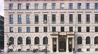 Sukanto Tanoto, raja sawit dari Medan dan keluarganya tercatat memiliki beberapa gedung mewah di Jerman. Salah satunya gedung yang berada di komplek bekas istana Raja Ludwig di Munchen.