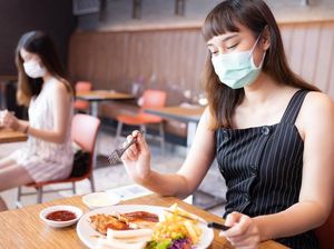 Cara Aman Menyimpan Masker Saat Mau Makan, Ini Kata Dokter