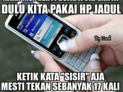 Meme Kocak Ponsel Jadul Vs Ponsel Masa Kini