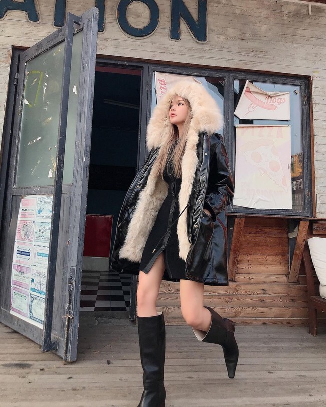 Nama Grace Chow sendir mencuri perhatian karena hubungan asmaranya dengan artis Taiwan, Show Luo. Tahun lalu, ia tiba-tiba mengaku putus dari penyanyi tersebut setelah berpacaran selama sembilan tahun. Dan alasannya karena si pria selingkuh. Foto: Instagram @gracechowwwww